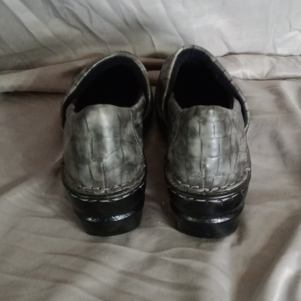 B.O.C Gray Patterned Clogs Size 8 - image 3
